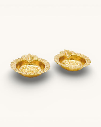 Brass Lightweight Round Flower-Shaped Diya - Set of 2